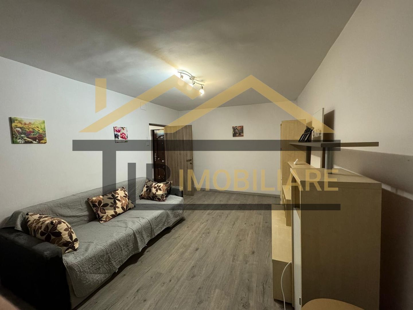 Apartament de 3 camere, 75mp, decomandat, Zona Fortuna - Poză 1