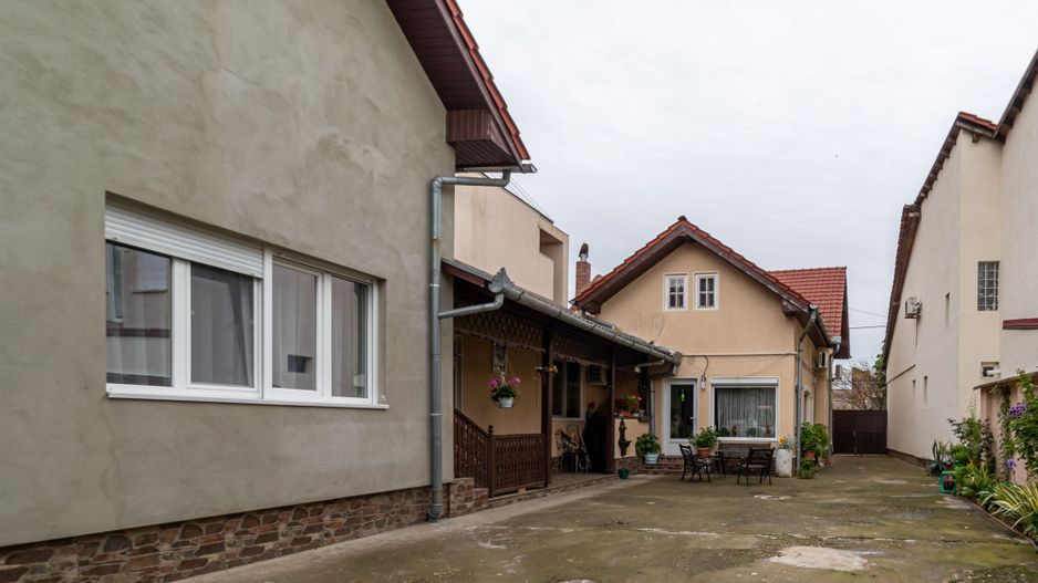 REZERVAT!  Preț fix redus!Casă multifamilială zona Pârneava - Poză 12