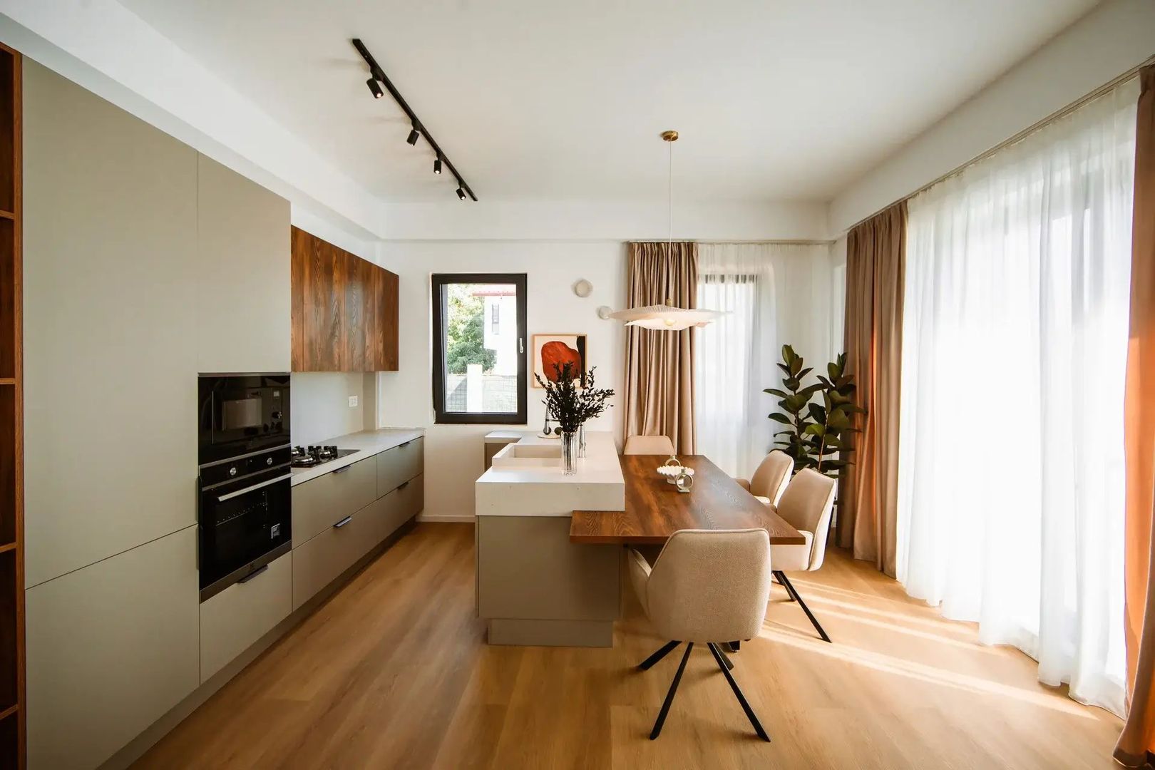 VILĂ INDIVIDUALĂ CU PANOURI FOTOVOLTAICE | COMPLEX CU PISCINA | TUNARI - Poză 2