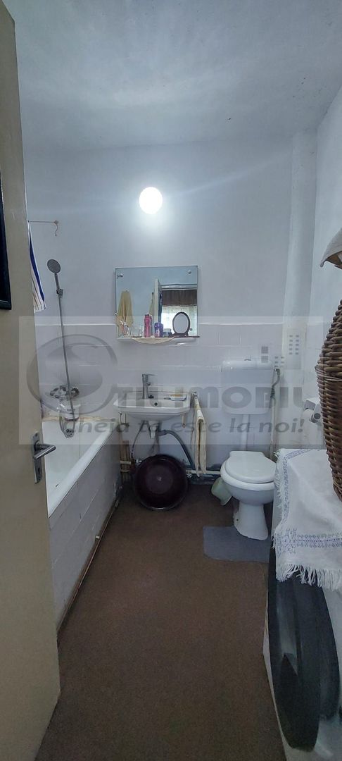 APARTAMENT 2 CAMERE DECOMANDAT PODU DE FIER 90000 EURO - Poză 2