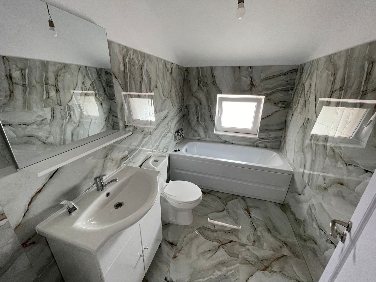 Duplex 4 dormitoare-2 Bai-129 Mp- Super Pret-Pozitie Excelenta-Ghiroda - Poză 8