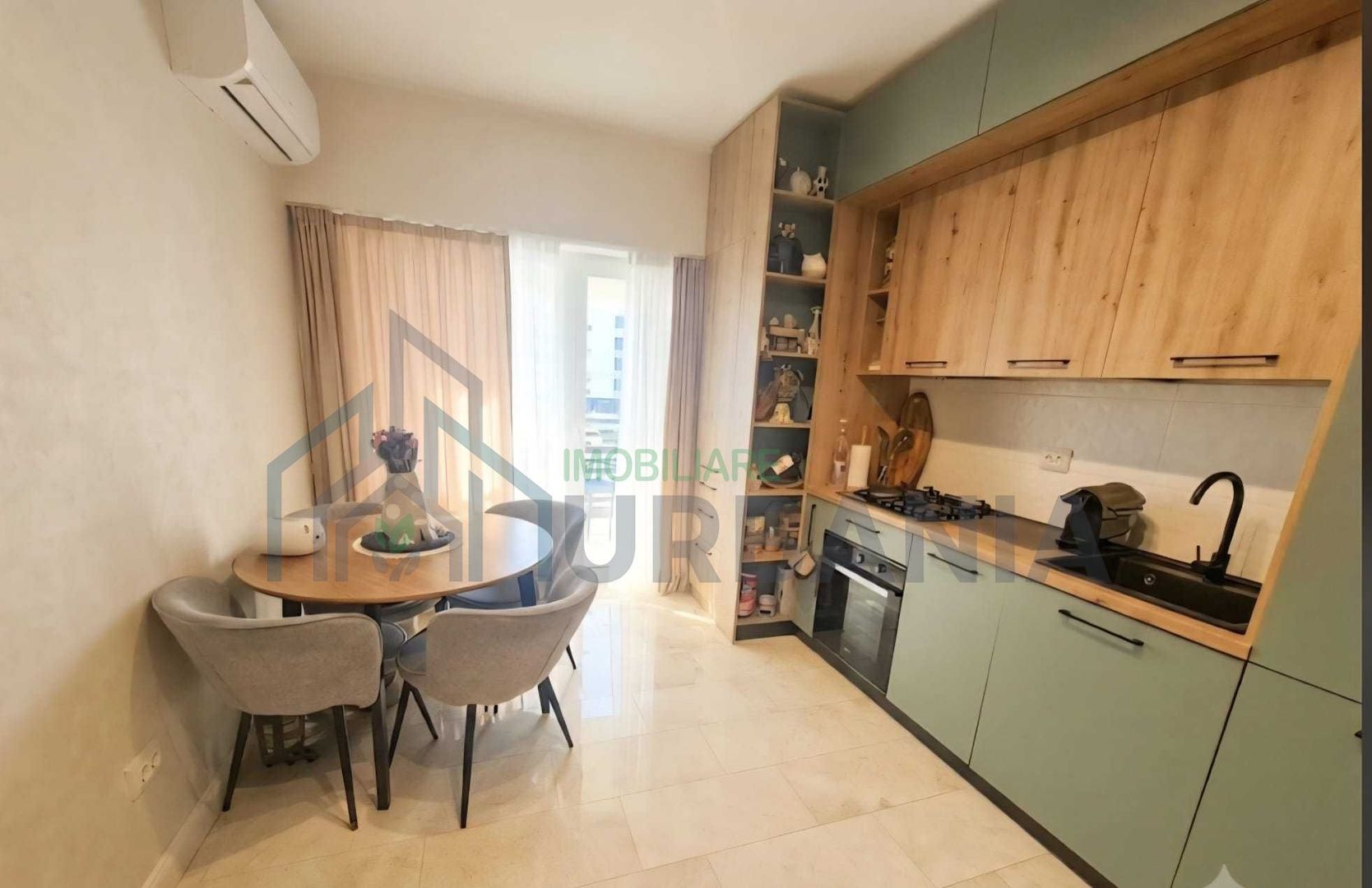 Vând apartament 2 camere în complexul Royal Town, Copou, Valea Lupului - Poză 1