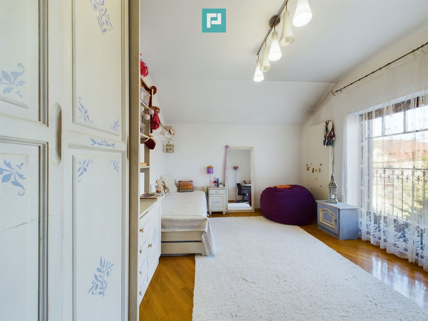 Vilă/casă cu 6 camere 400mp în Dumbrăvița - Poză 14