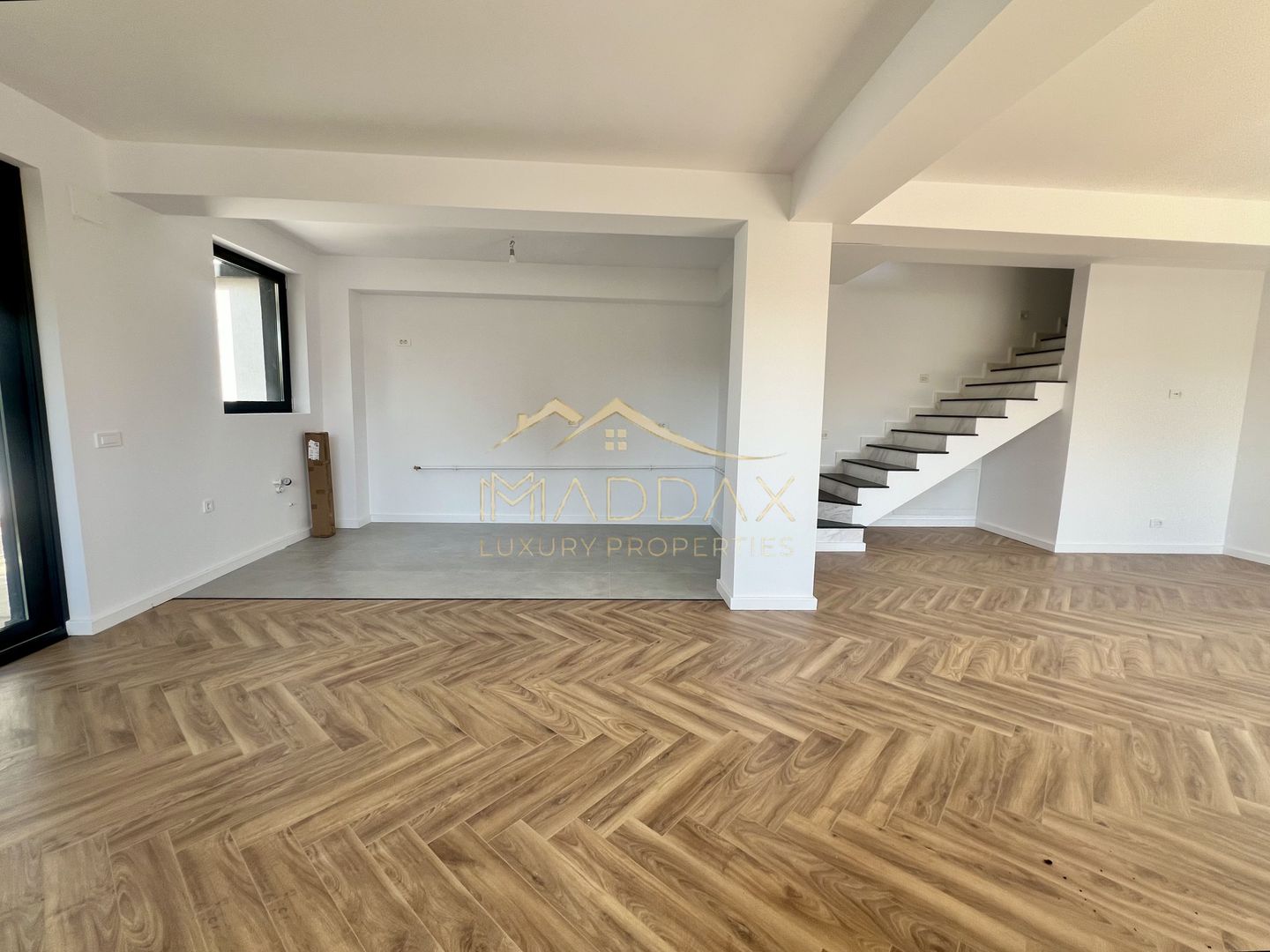 Vilă **6 camere  **451mp // Zona Iancu Nicolae - Poză 76