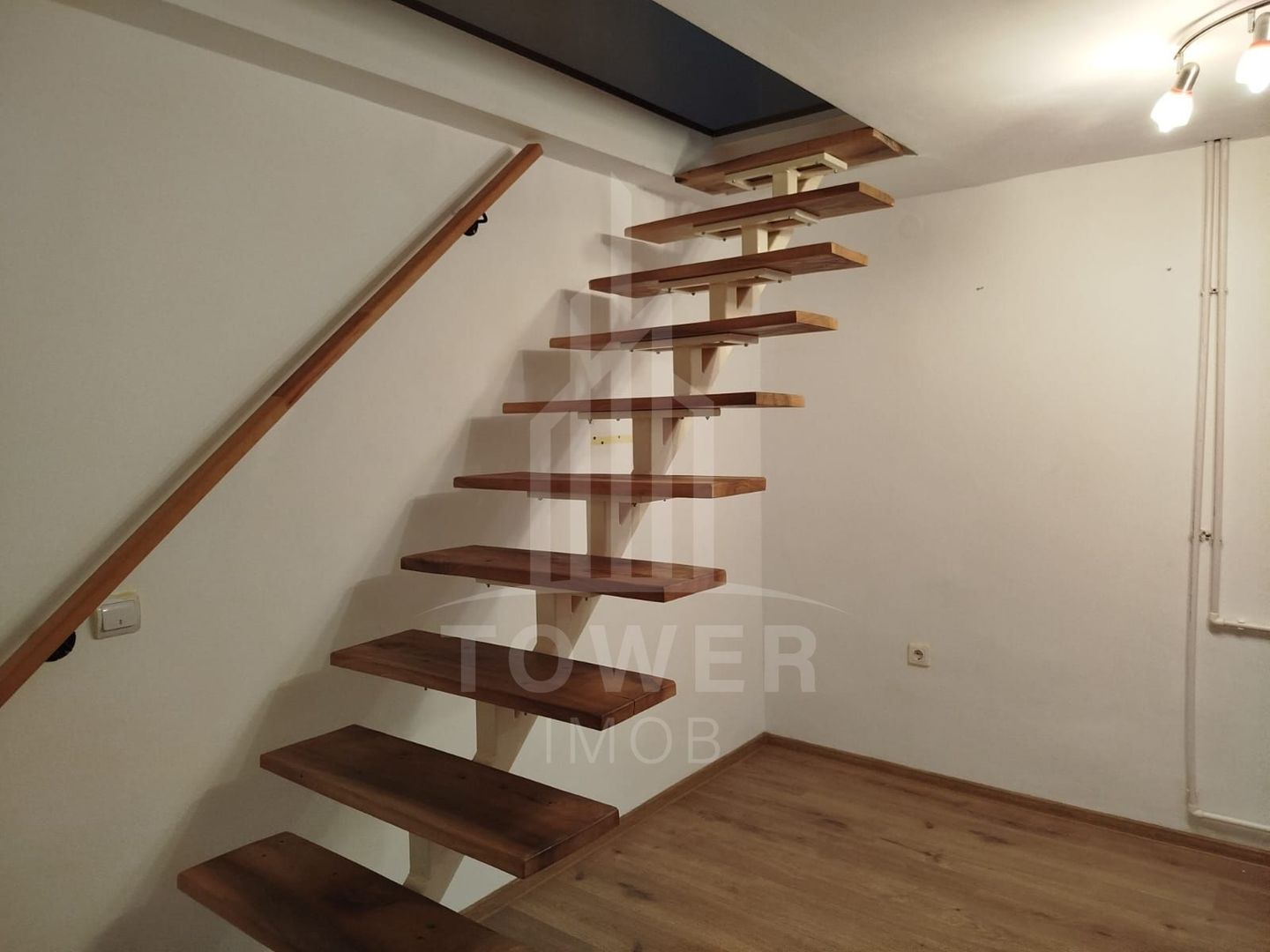 Apartament de vanzare in Sibiu pe doua niveluri (parter+etaj) - Poză 8