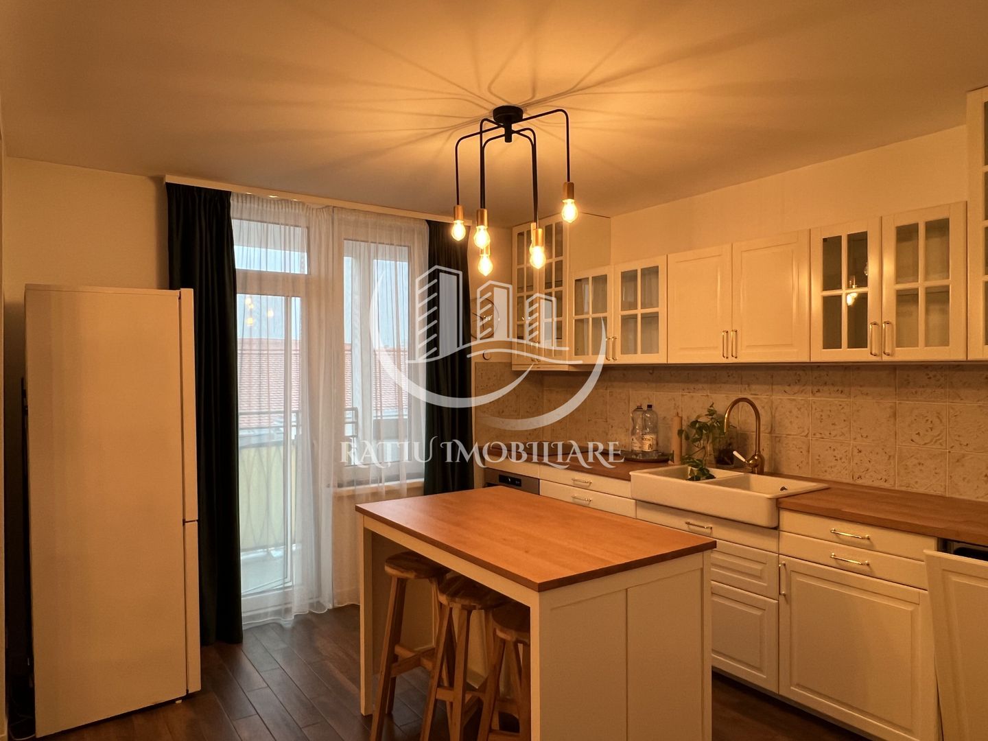 Apartament cu 4 camere | Ultracentral | Oradea - Poză 1