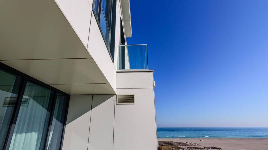 Apartamentul de la Malul Mării – Eleganță Contemporană în Inima Stațiunii - Poză 14