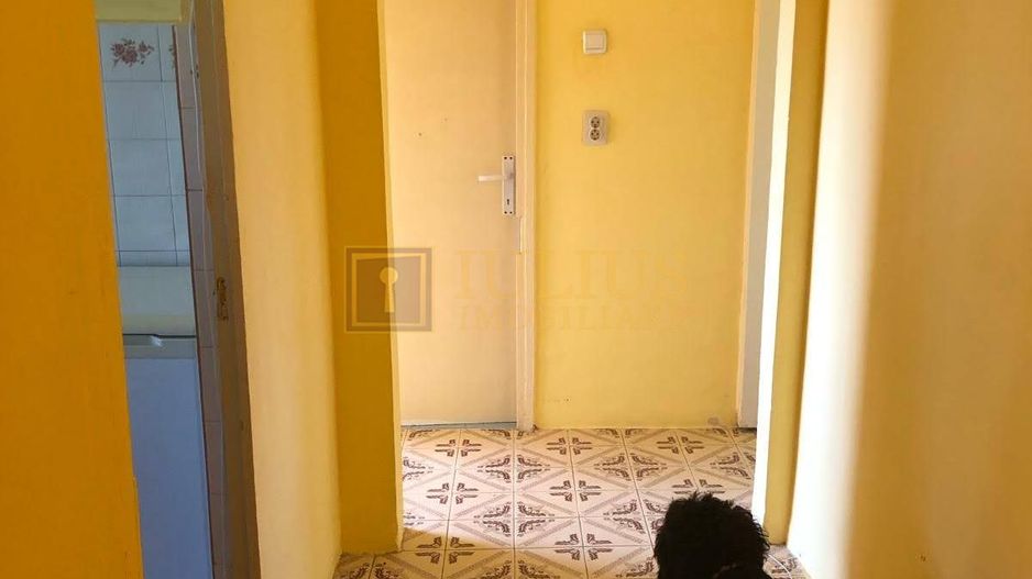 Apartament cu potențial; decomandat– Ideal pentru renovare completă. - Poză 4