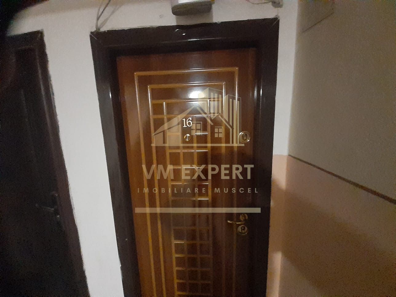 APARTAMENT 3 CAMERE ETAJ 2 ROTUNDA  CAMPULUNG - Poză 13