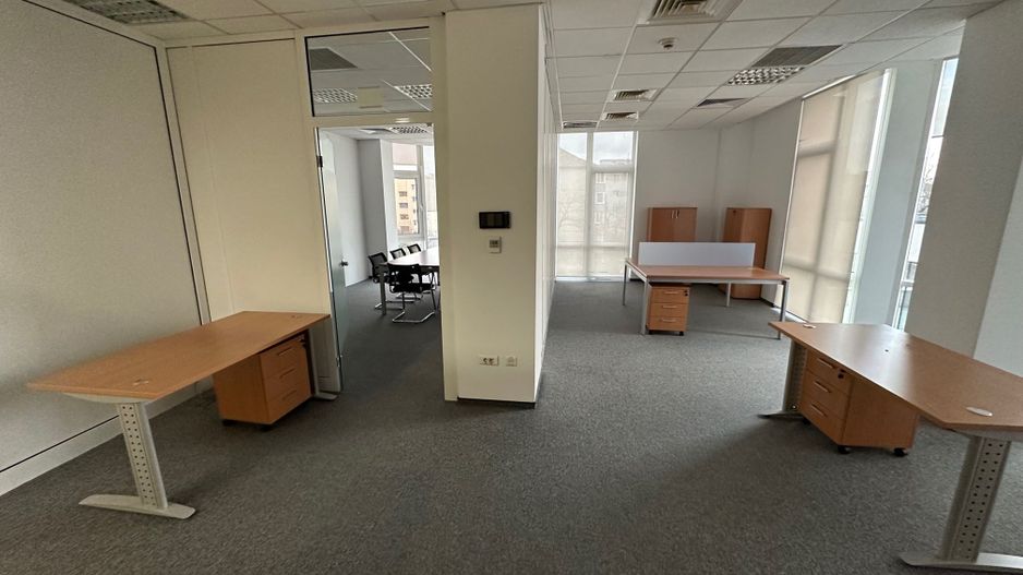 Spatiu de birouri la artera - Poză 13