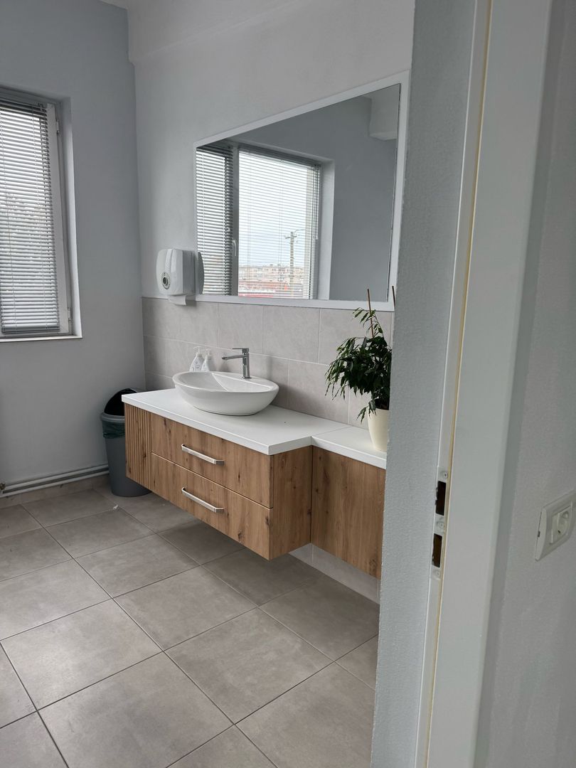 Birou de inchiriat in zona strategica Uta Arad - Poză 4