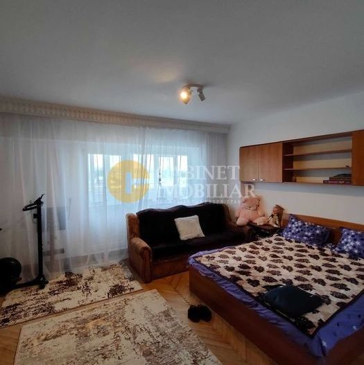 CUG la bulevard 1 camera Decomandat - 40mp - etaj intermediar - Poză 2