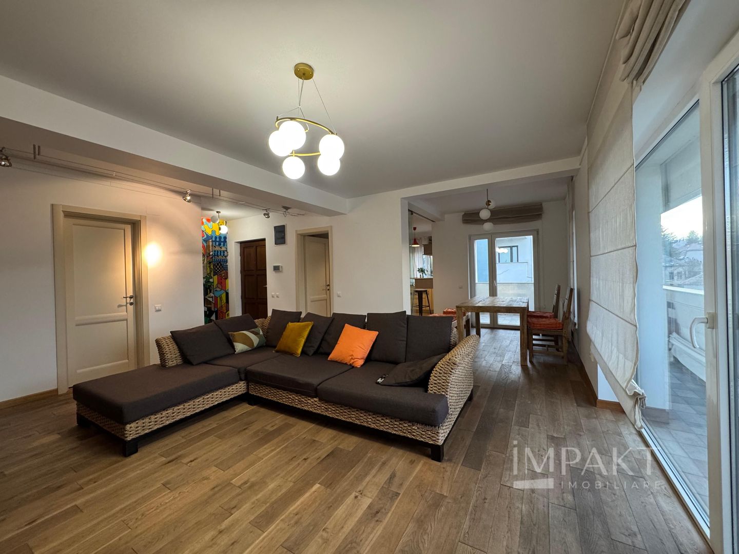 Apartament 94mp  3 camere in Piata Cipariu de inchiriat cu parcare - Poză 2