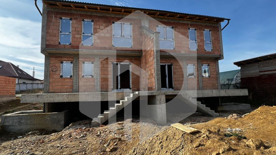 Duplex/Casa Calea Cisnadiei / Teren 250 mp- Pivnita- 3 dormitoare - Poză 1