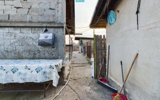 Casa modesta, 2500 mp teren, Domnesti - Poză 12