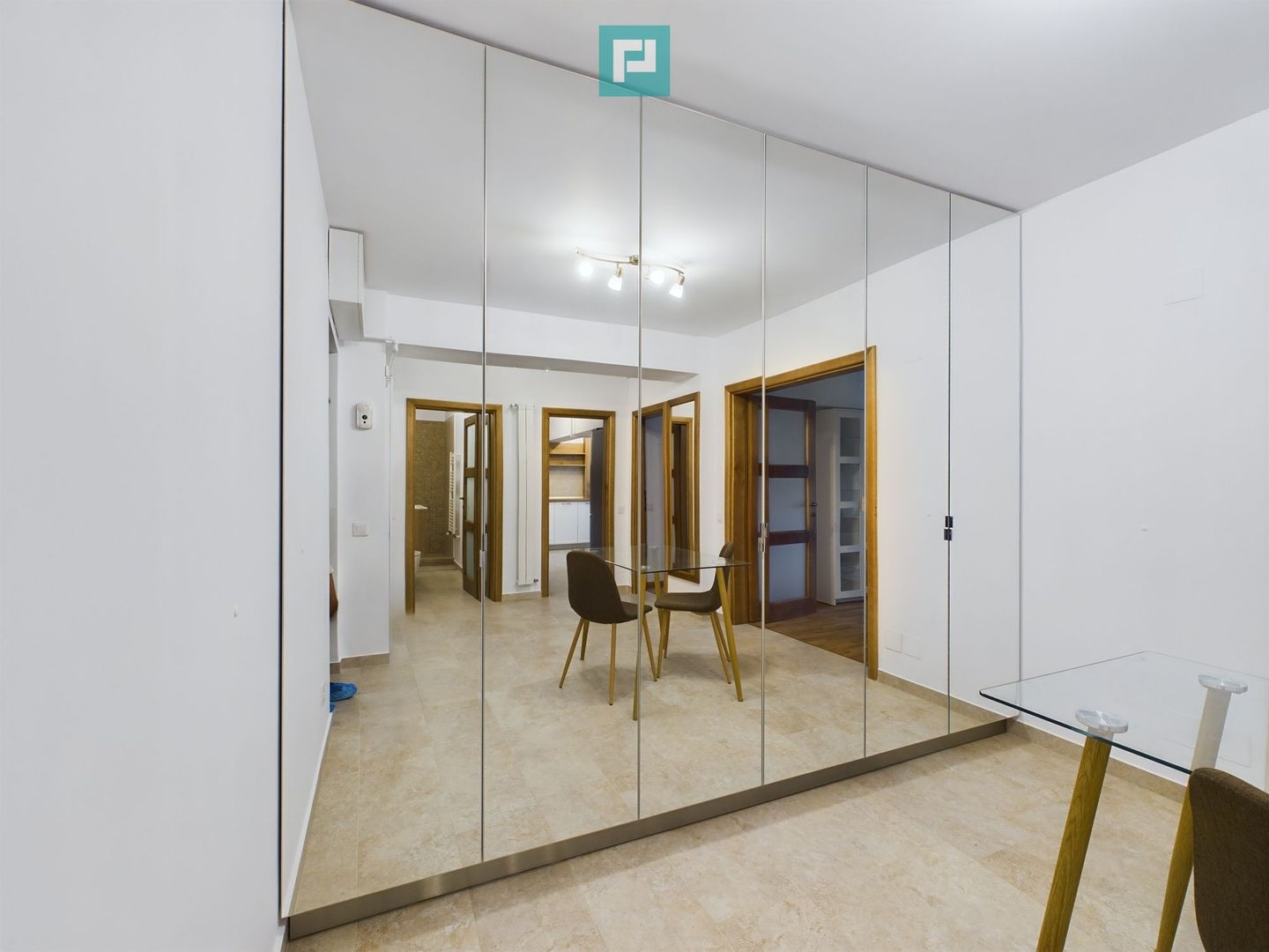 Apartament Modern de 2 Camere Bulevardul Unirii - Poză 3