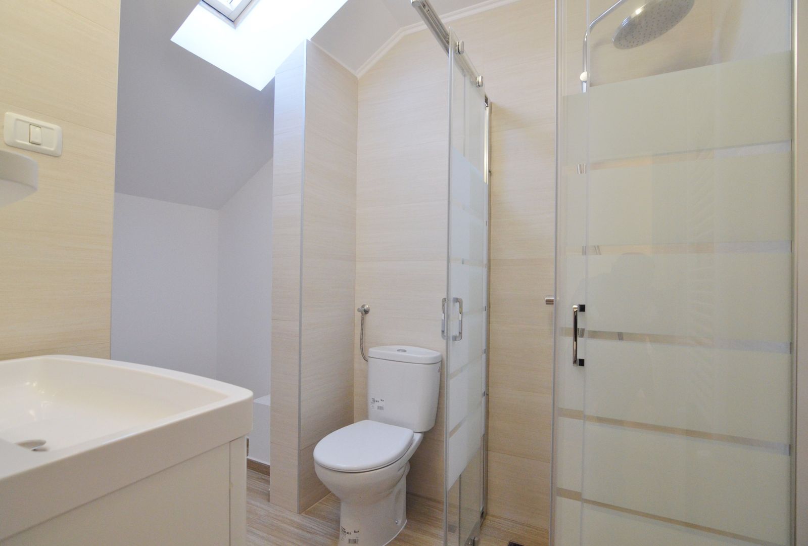 Inchiriem casa noua individuala 4 camere cu garaj - Poză 24