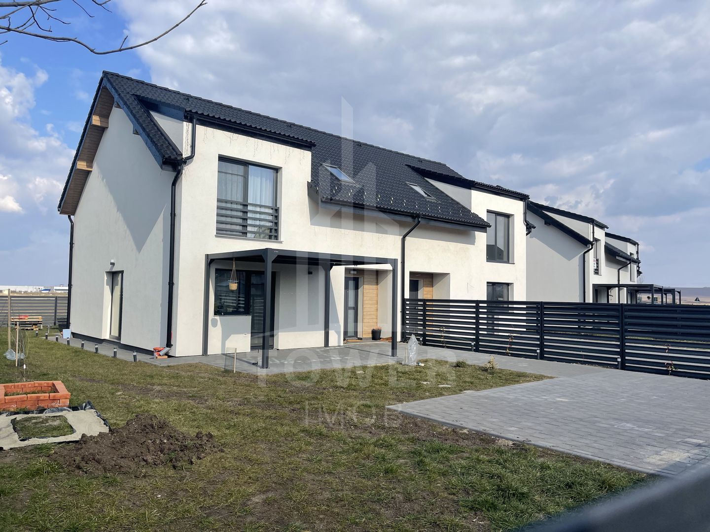 Casă Tip Duplex INDEPENDENTĂ ENERGETIC - Cartier NOU - Poză 6