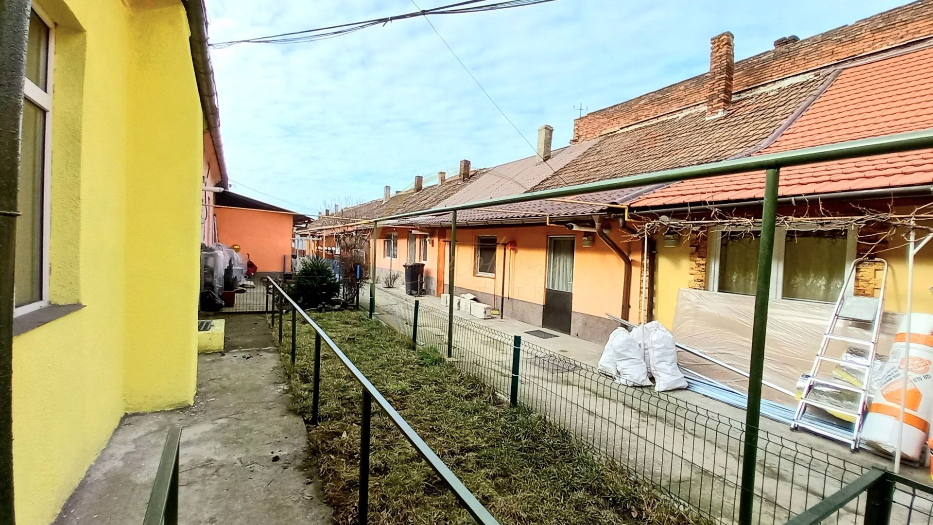 SUPER OFERTĂ | Casă cu 2 camere la curte comună + beci | SPAȚIU ȘI INTIMITATE - Poză 2