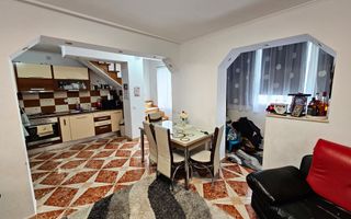 Apartament 3 camere, cu scara interioara, et.2, zona Kaufland Cetate - Poză 3