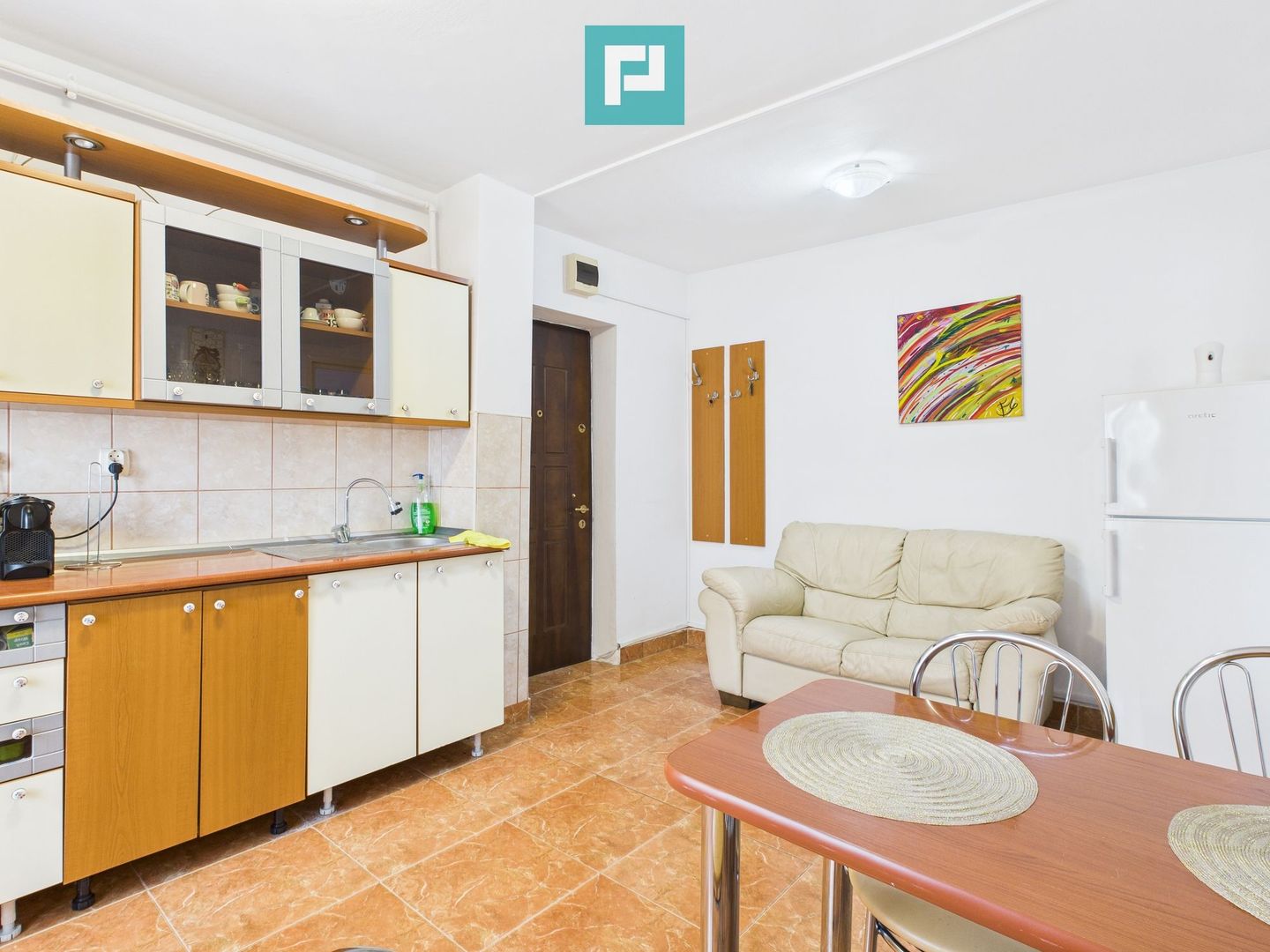 Apartament spațios, 3 camere ultracentral. - Poză 3