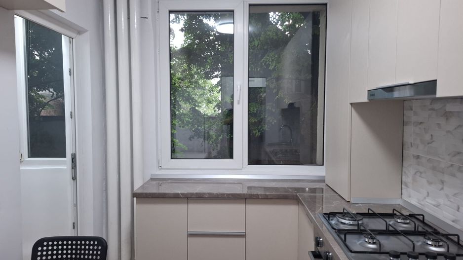 URGENT!, renovat complet, vedere spate, mobilat/utilat modern, liber - Poză 11