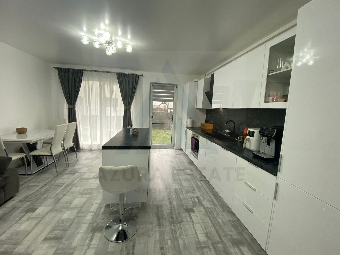 Apartament 3 camere 2 bai curte 85 mp 2 locuri de parcare in Selimbar - Poză 3
