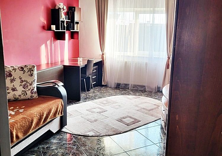 Codlea, apartament 2 camere decomandat, etaj 1, mobilat, 75000 euro - Poză 3