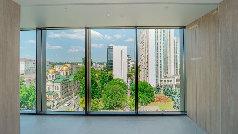 SPRE CHIRIE SPAȚIU COMERCIAL PENTRU BIROU | OFICIU 88 m2 Premium Location Bussines | Chișinău ,Centru ,Str.Bul.Ștefan Cel Mare și Sfânt , 115/1 - Poză 2