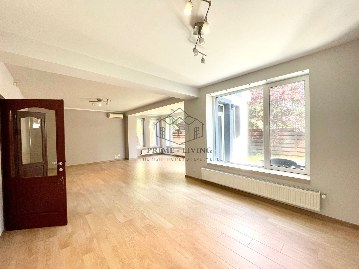 VILA CU 4 DORMITOARE LA INCHIRIERE IN COMPLEX REZIDENTIAL - Poză 9