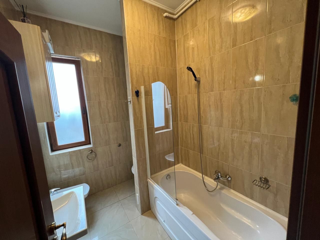 Apartament 3 camere, garaj si boxa - zona Centrala-Prefectura - Poză 30