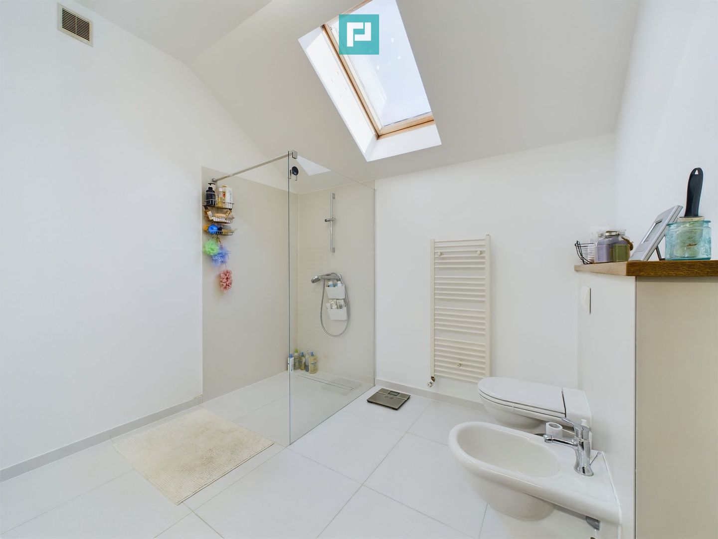 Vilă/casă cu 6 camere 400mp în Dumbrăvița - Poză 12