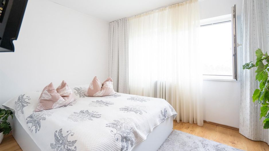 Apartament cu 3 camere renovat  Rogerius - Poză 1