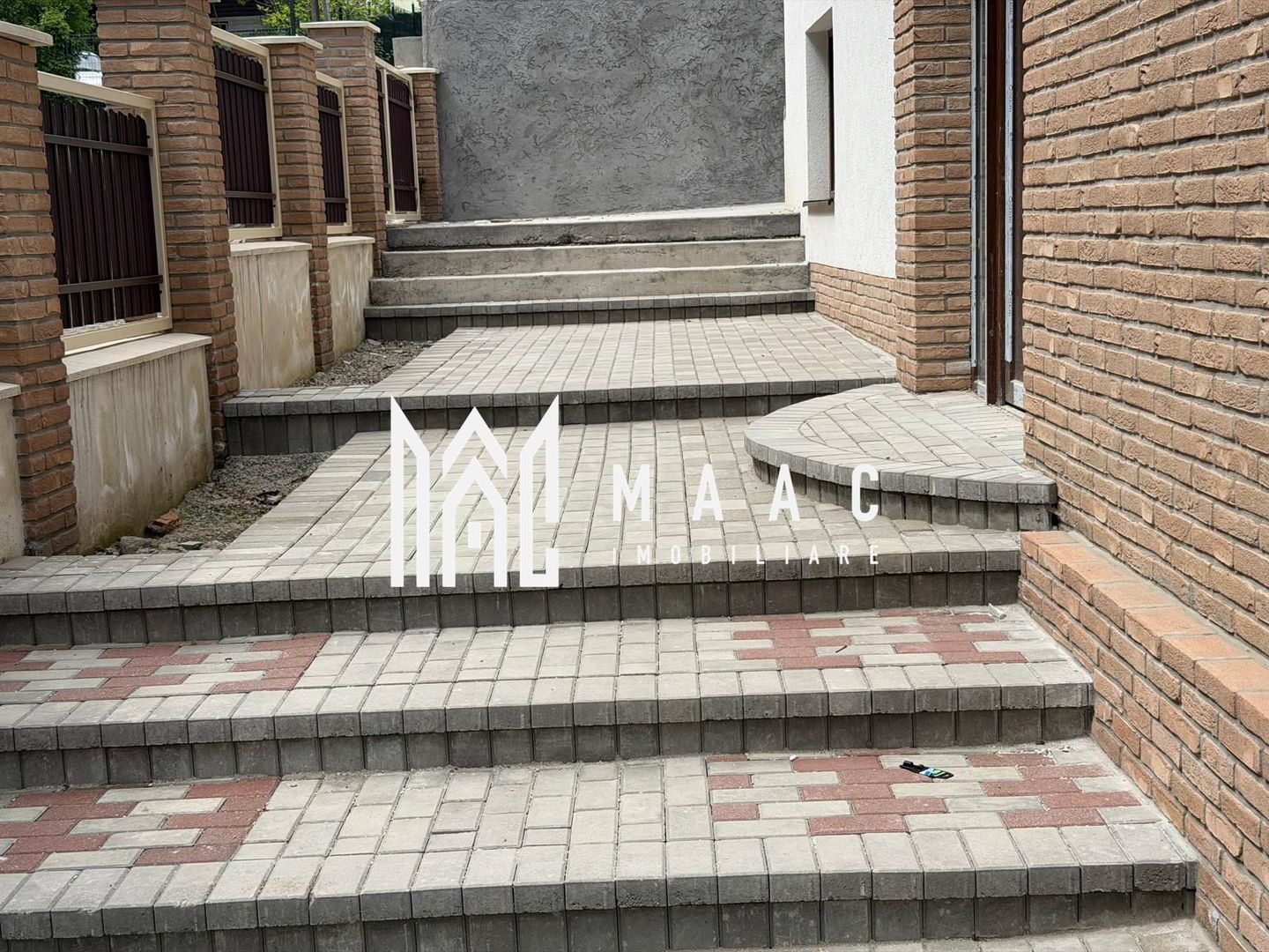 Casă 8 camere | Bujoreni, Vâlcea | 360 mp, teren 1000 mp - Poză 1