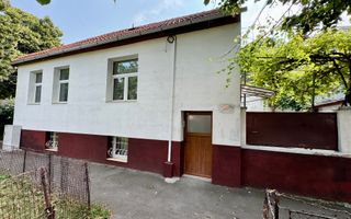 Oază de liniște cu curte în zona Blumana - Poză 1