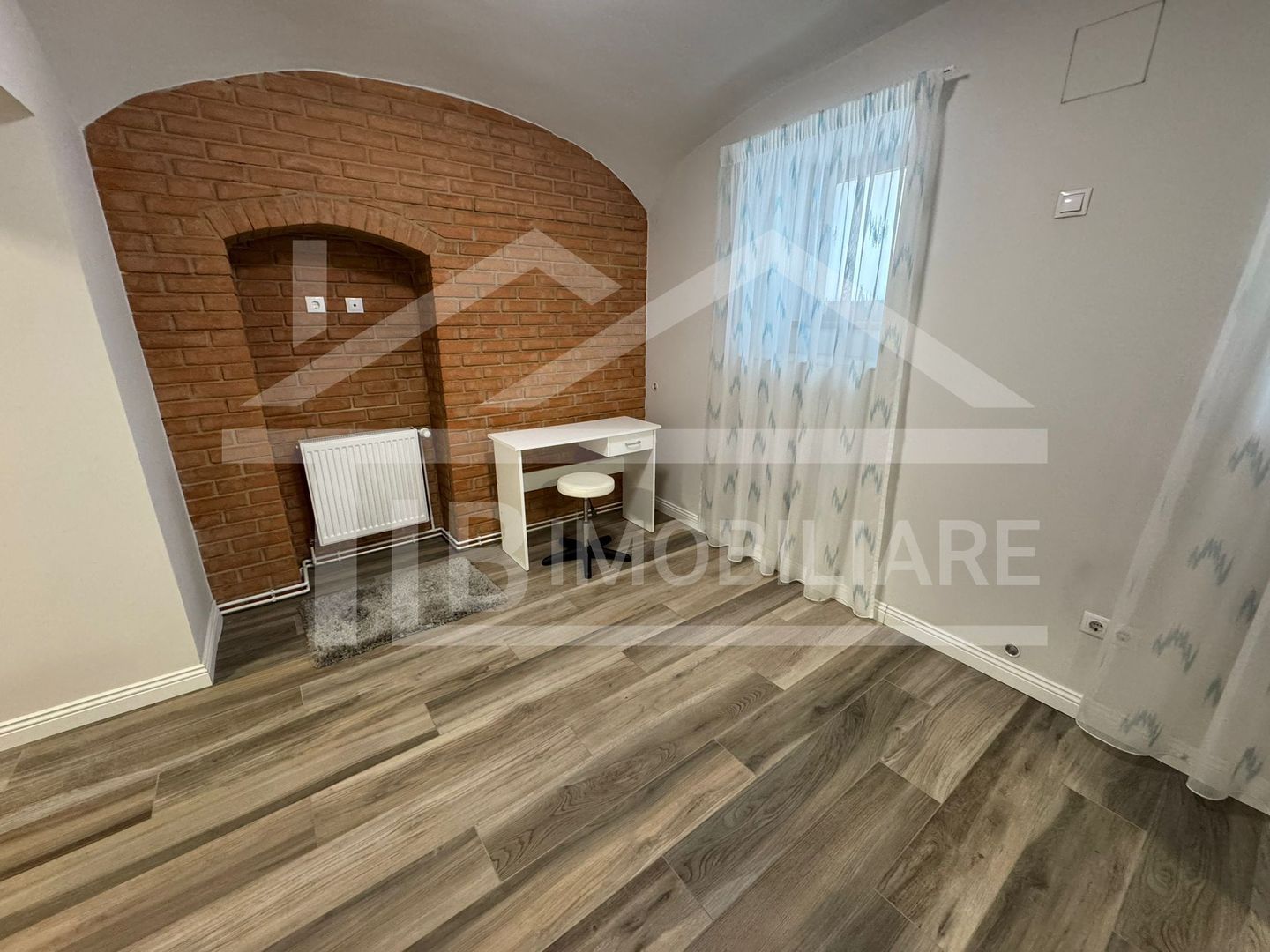 Apartament cu 2 camere, 45mp, Zona Central - Poză 2