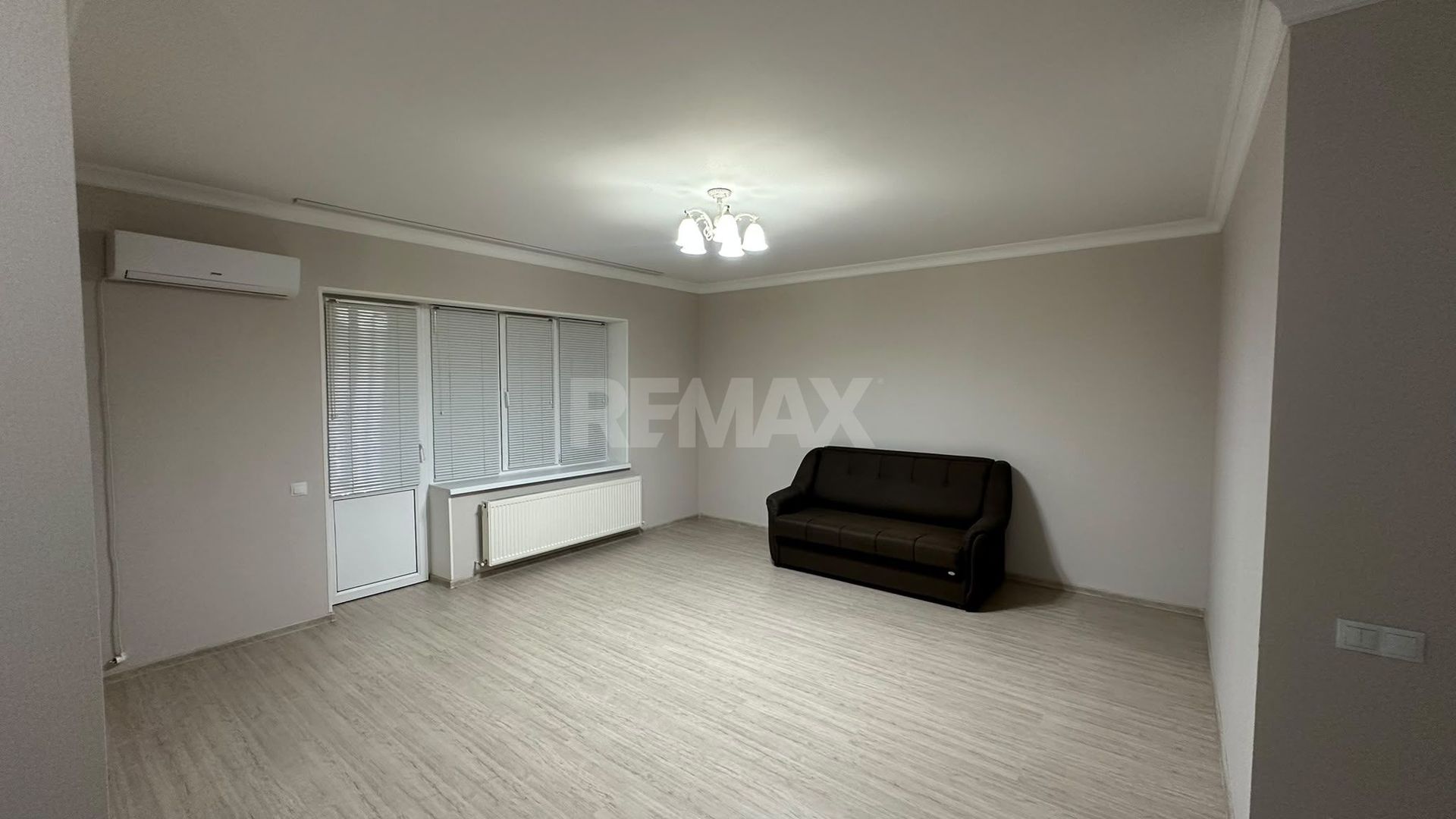 De vinzare Apartament 2 camere si balcon + living cu logie - Poză 22