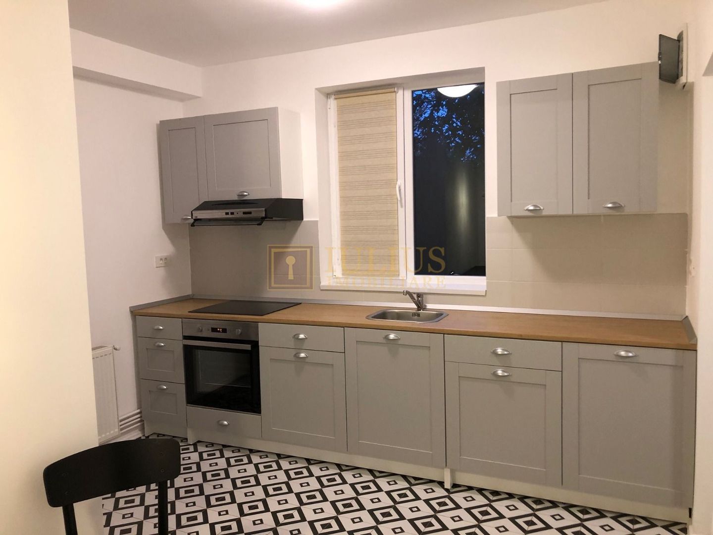 Central, 2 camere, curte, centrala proprie, pet-friendly. - Poză 8