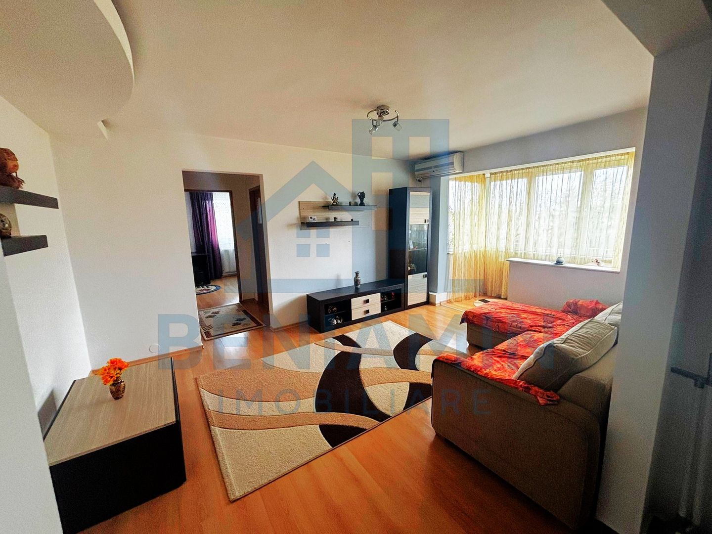 2 camere-49mp-mobilat-utilat-anvelopat-balcon-etaj 4-Astra-Saturn - Poză 1