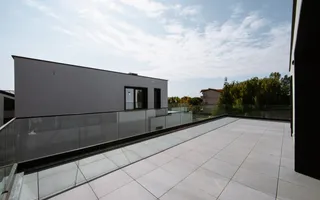 VILA SUPERBĂ CU 4 DORMITOAARE ȘI PISCINA LA INCHIRIERE - Poză 40