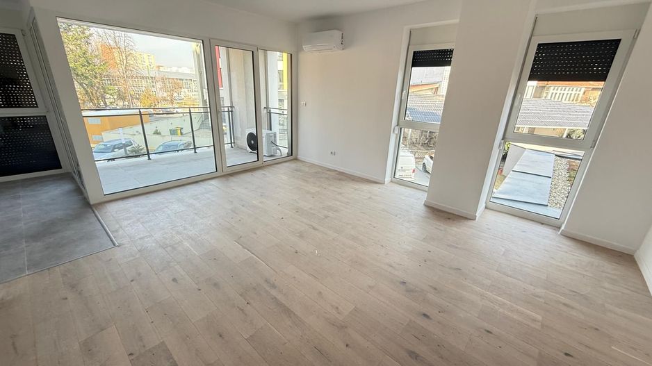 Spatiu birou | Circumvalatiunii - Nord One | Loc de Parcare Inclus - Poză 1