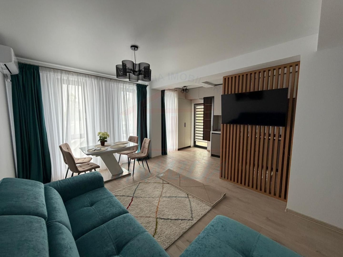 Inchiriere apartament 2 camere, Micro 14, 58 mp, 550 EURO/Luna - Poză 1