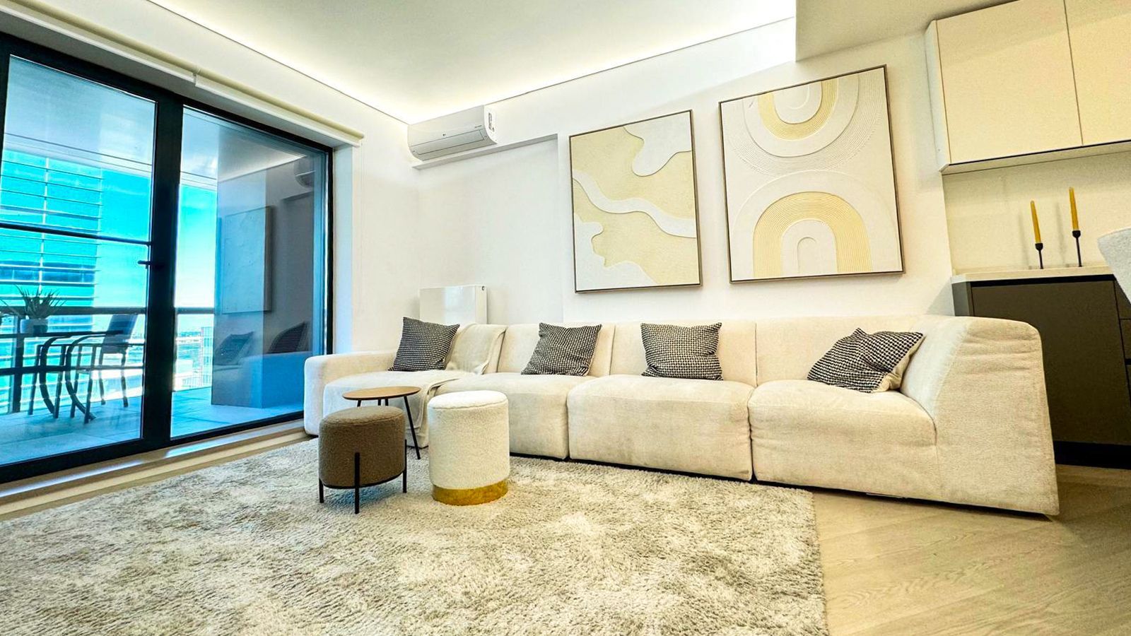 Închiriere apartament 3 camere | Parcare + Debara privată incluse - Poză 1