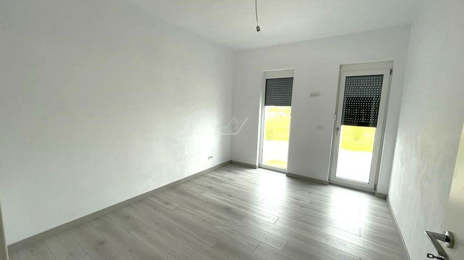 COMISION 0! Duplex finalizat - 5 camere, 3 bai. Panouri fotovoltaice. - Poză 15