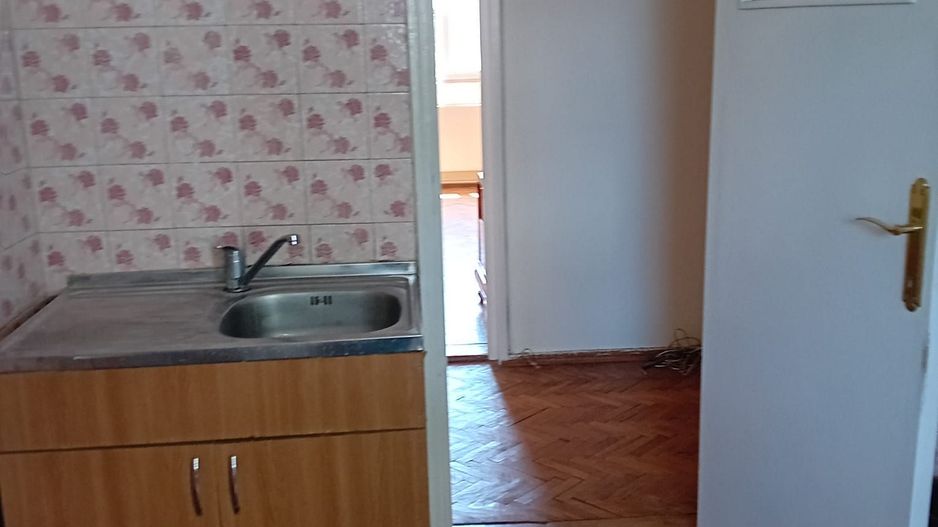 De vanzare -  apartament cu 3 camere decomandate, Tiglina 2, etaj 3/4 - Poză 9