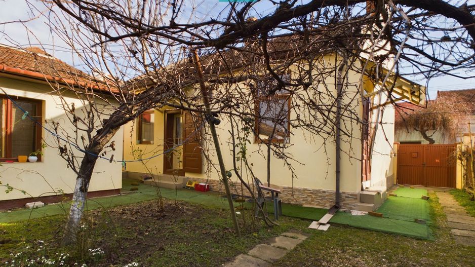 Casă cu teren în Pârneava - Poză 13