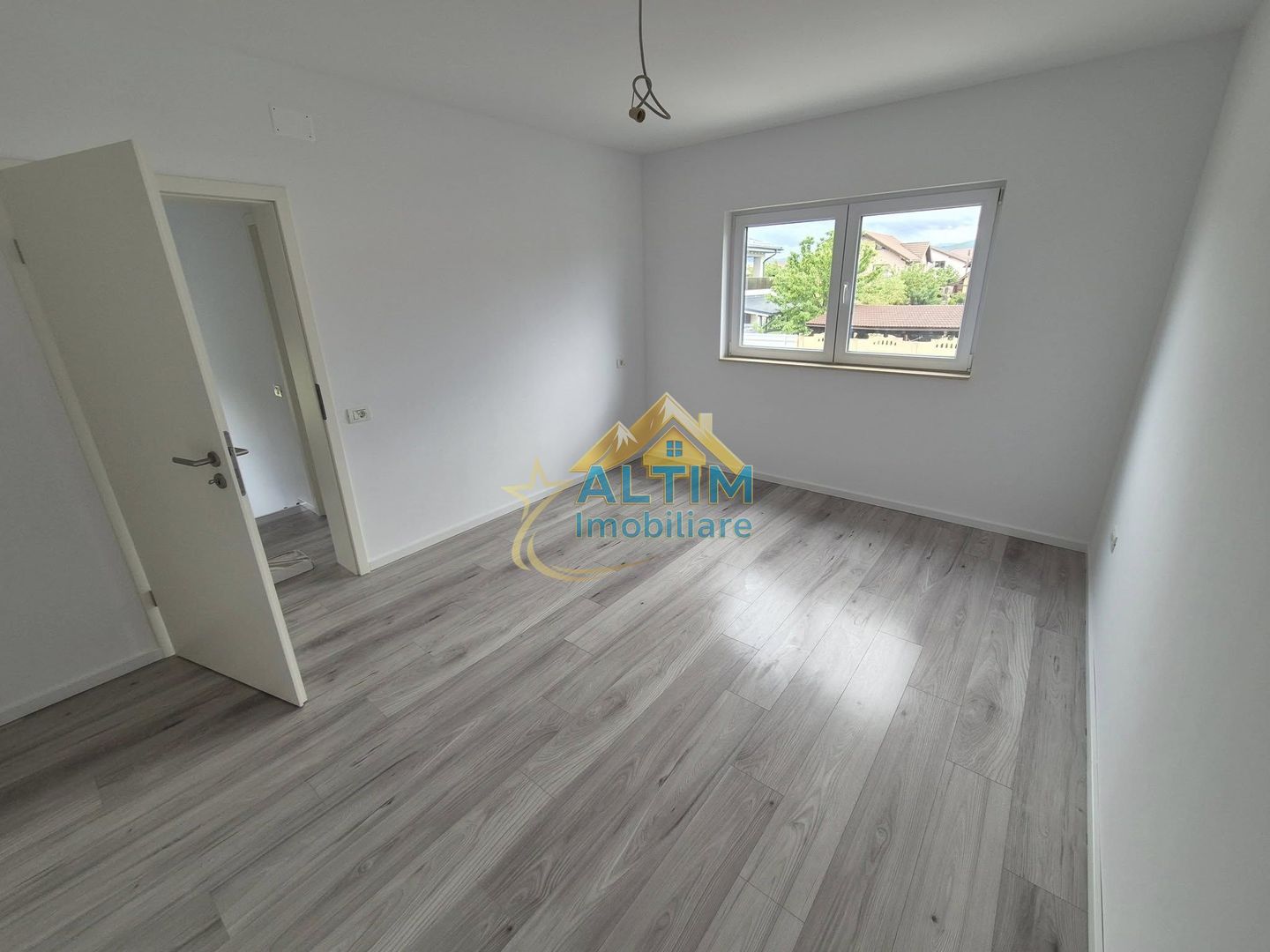 OPORTUNITATE: Casă nouă și spațioasă în cartier Izvor🏡 - Poză 3