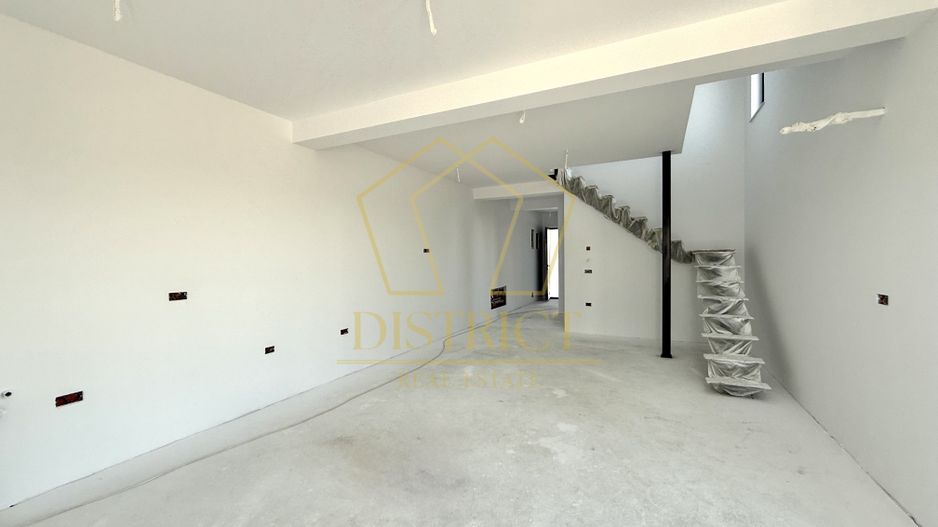Duplex premium 4 camere, 2 balcoane | Covaci - Poză 1