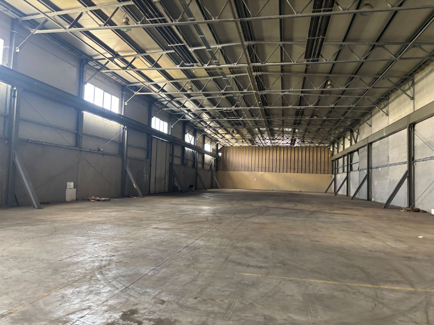 Depozit cu showroom de inchiriat de 1600 mp - Poză 15