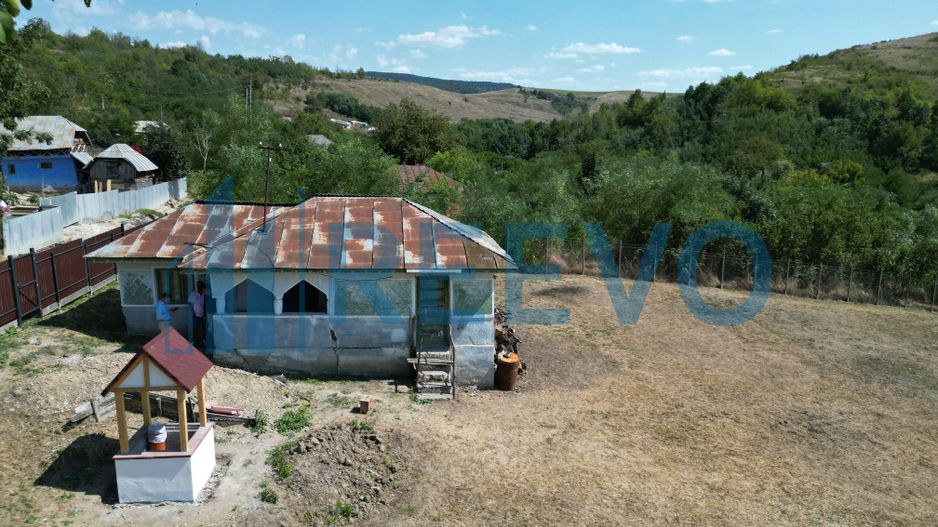 Casă și teren de vânzare în Parincea jud. Bacău. - Poză 10